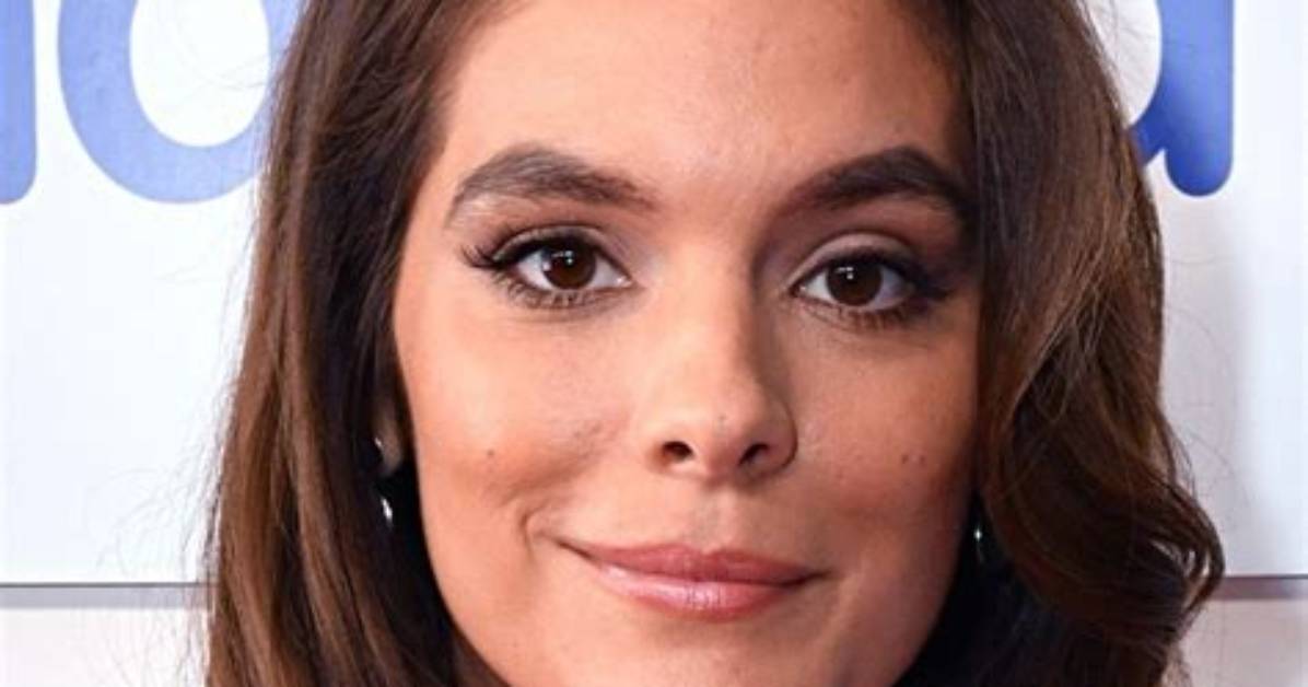 Caitlin Stasey Net Worth, Age, Height, Bio, Birthday, Wiki!