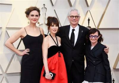 Caleb Deschanel Net Worth, Age, Height, Bio, Birthday, Wiki!