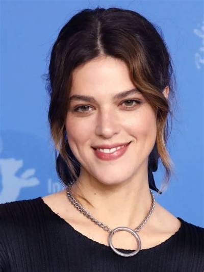 Callie Hernandez - Net Worth, Age, Height, Birthday, Bio, Wiki!