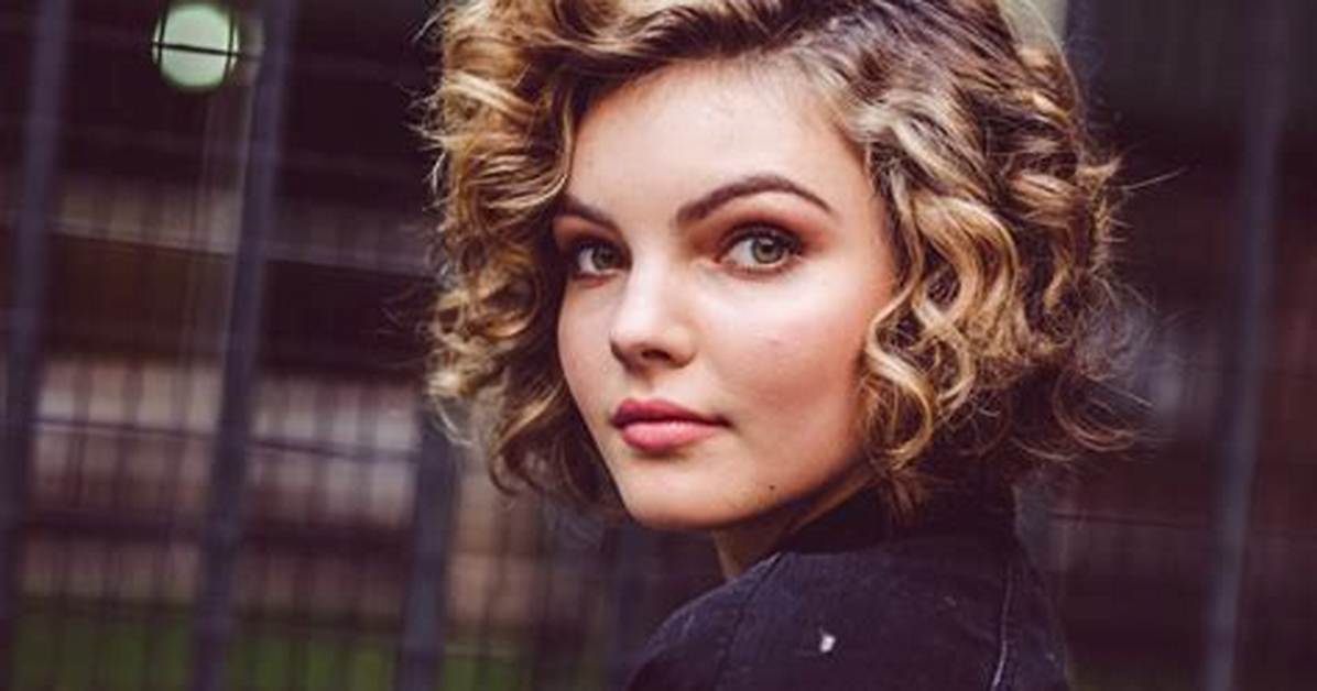 Camren Bicondova - Net Worth, Age, Height, Birthday, Bio, Wiki!