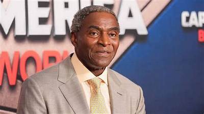 Carl Lumbly Net Worth, Age, Height, Bio, Birthday, Wiki!