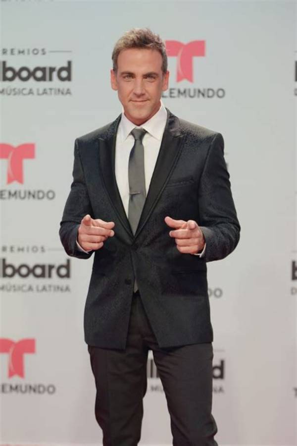 Carlos Ponce - Net Worth, Age, Height, Birthday, Bio, Wiki!