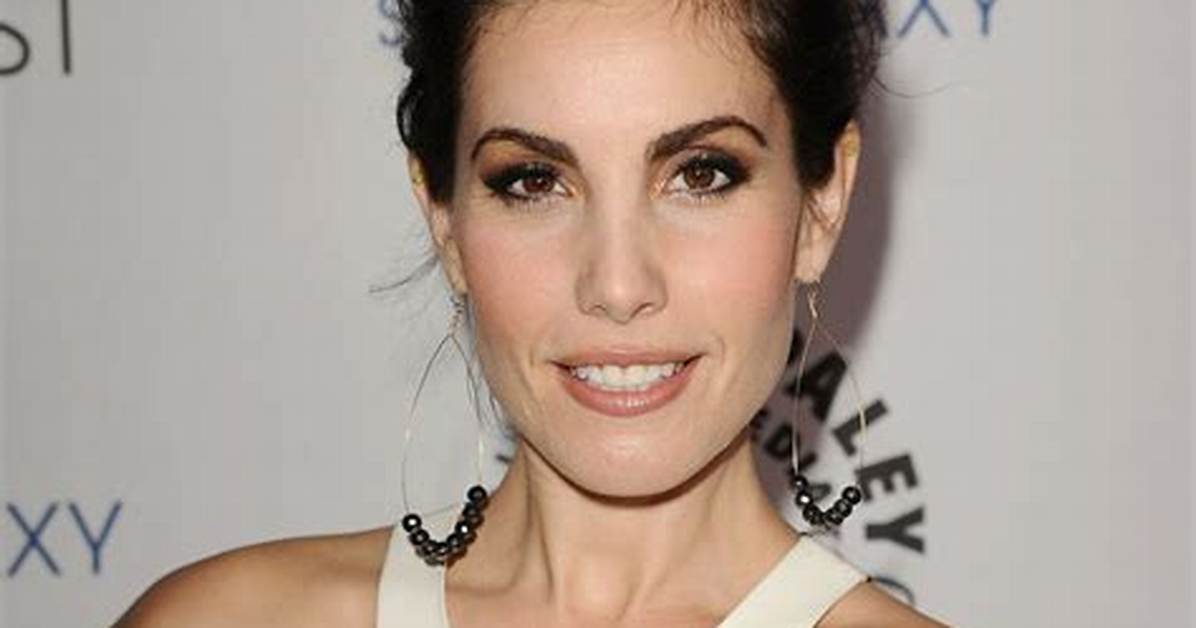 Carly Pope - Net Worth, Age, Height, Birthday, Bio, Wiki!