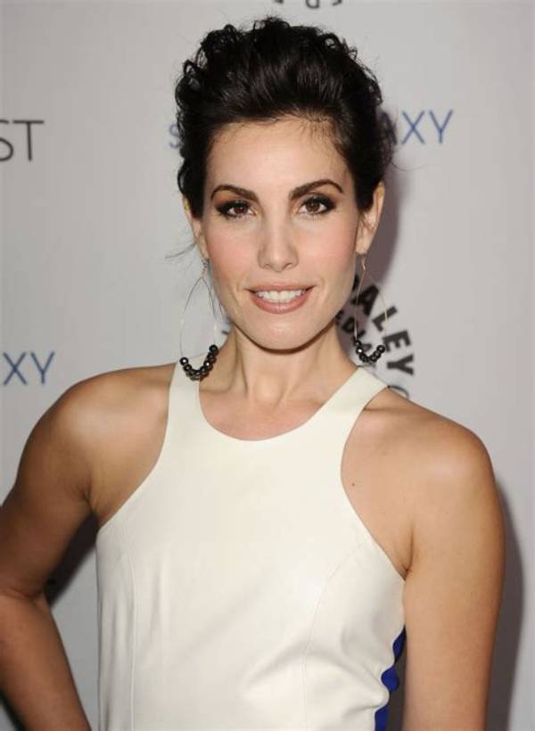 Carly Pope - Net Worth, Age, Height, Birthday, Bio, Wiki!