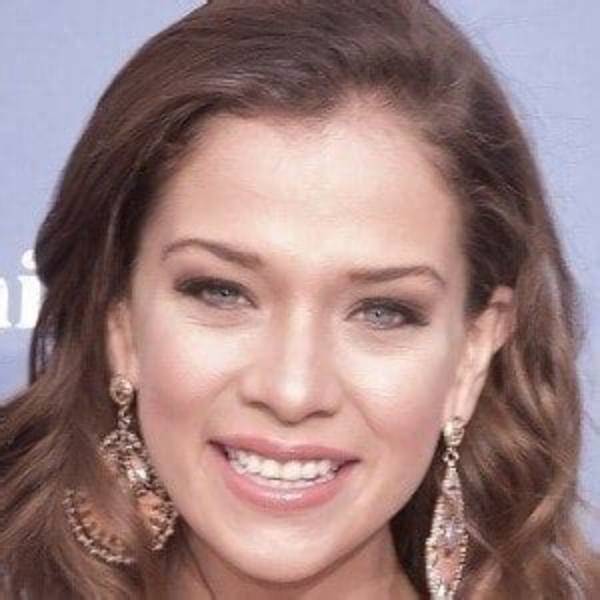 Carolina Miranda Net Worth, Age, Height, Bio, Birthday, Wiki!