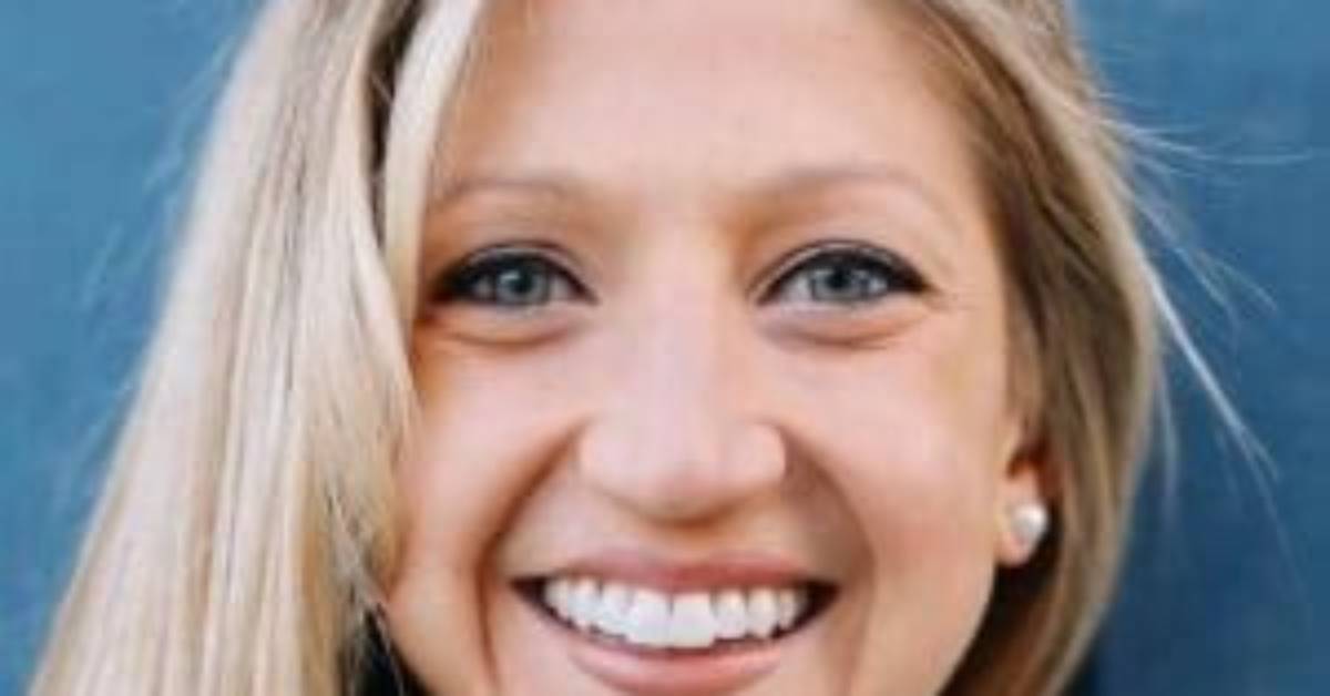Caroline Thompson - Net Worth, Age, Height, Birthday, Bio, Wiki!