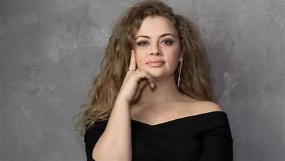 Carrie Hope Fletcher Net Worth 2024, Age, Height, Bio, Birthday, Wiki!