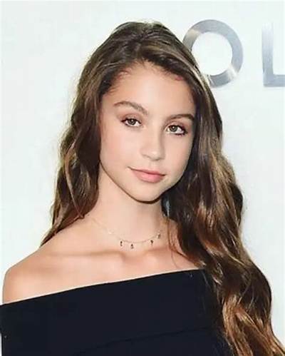 Carys Zeta Douglas Net Worth, Age, Height, Bio, Birthday, Wiki!
