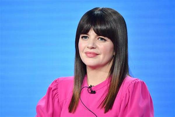 Casey Wilson - Net Worth, Age, Height, Birthday, Bio, Wiki!