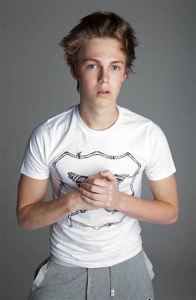 Caspar Lee Net Worth, Age, Height, Bio, Birthday, Wiki!