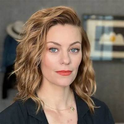 Cassidy Freeman Net Worth, Age, Height, Bio, Birthday, Wiki!