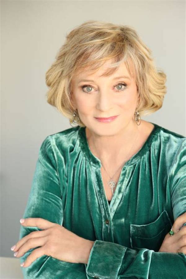 Catherine Coulter Net Worth 2024, Age, Height, Bio, Birthday, Wiki!