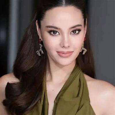 Catriona Gray Net Worth, Age, Height, Bio, Birthday, Wiki!