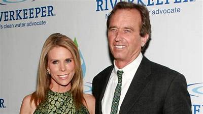 Cheryl Hines Net Worth, Age, Height, Bio, Birthday, Wiki!