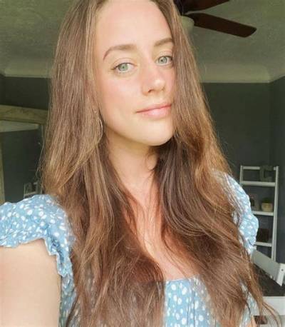 Chloe Reinhart - Net Worth, Age, Height, Birthday, Bio, Wiki!