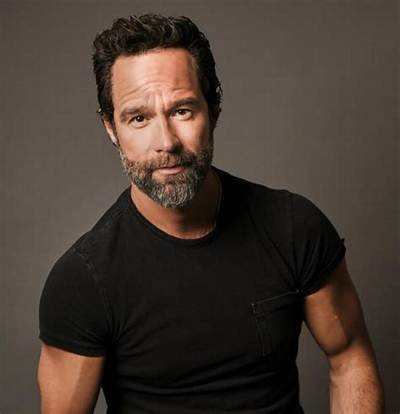 Chris Diamantopoulos Net Worth, Age, Height, Bio, Birthday, Wiki!