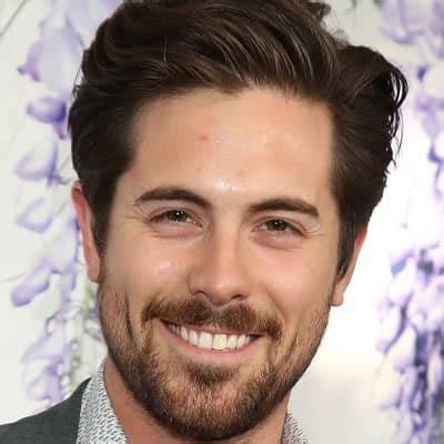 Chris Mcnally Net Worth, Age, Height, Bio, Birthday, Wiki!