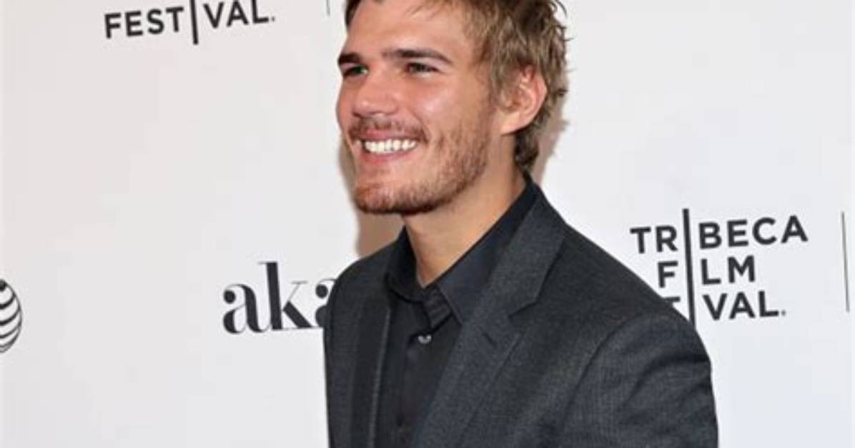 Chris Zylka - Net Worth, Age, Height, Birthday, Bio, Wiki!