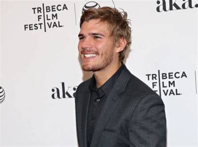 Chris Zylka - Net Worth, Age, Height, Birthday, Bio, Wiki!