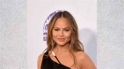 Chrissy Teigen - Net Worth, Age, Height, Birthday, Bio, Wiki!