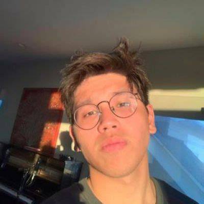 Clinton Kane Net Worth, Age, Height, Bio, Birthday, Wiki!