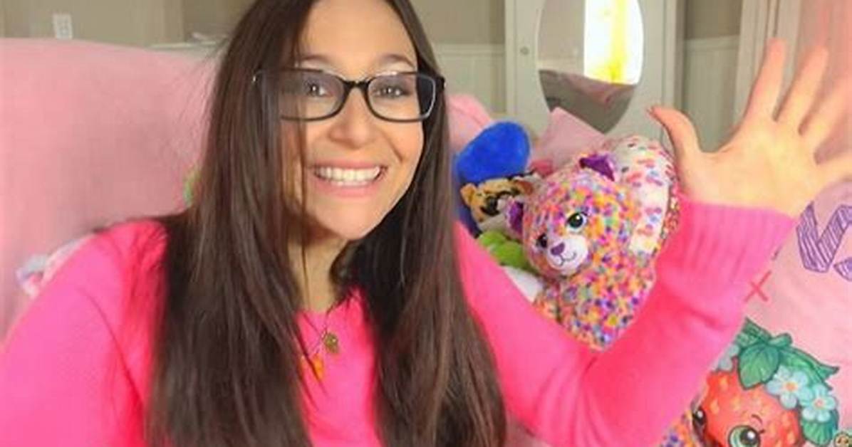 Cookieswirlc Net Worth, Age, Height, Bio, Birthday, Wiki!