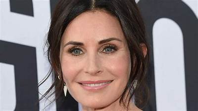 Courtney Cox Net Worth, Age, Height, Bio, Birthday, Wiki!