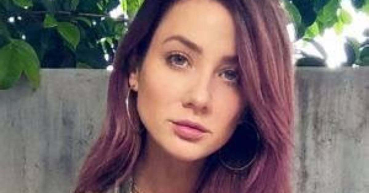 Crystal Leigh Net Worth, Age, Height, Bio, Birthday, Wiki!