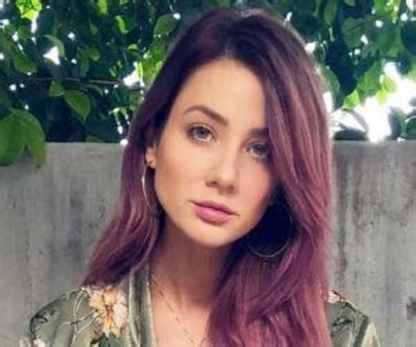 Crystal Leigh Net Worth, Age, Height, Bio, Birthday, Wiki!