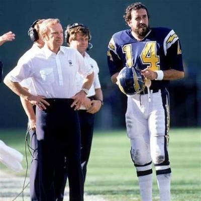 Dan Fouts Net Worth 2024, Age, Height, Bio, Birthday, Wiki!