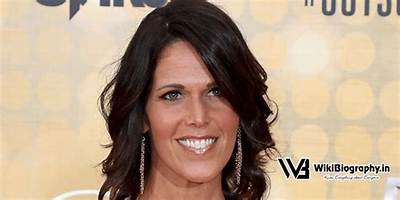 Dana Jacobson Net Worth, Age, Height, Bio, Birthday, Wiki!