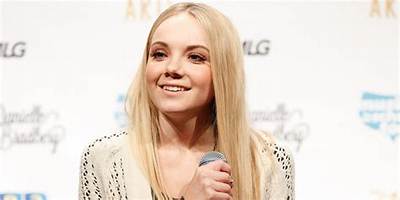 Danielle Bradbery Net Worth, Age, Height, Bio, Birthday, Wiki!