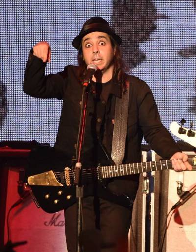 Daron Malakian - Net Worth, Age, Height, Birthday, Bio, Wiki!