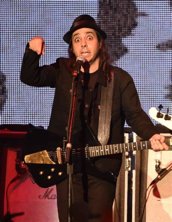 Daron Malakian - Net Worth, Age, Height, Birthday, Bio, Wiki!