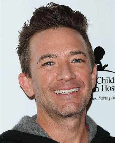 David Faustino Net Worth, Age, Height, Bio, Birthday, Wiki!