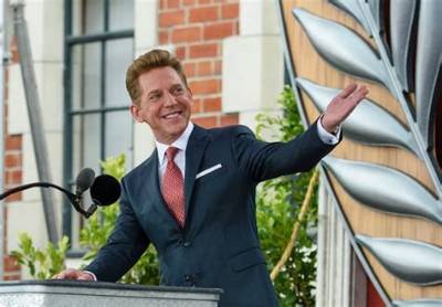 David Miscavige Net Worth, Age, Height, Bio, Birthday, Wiki!