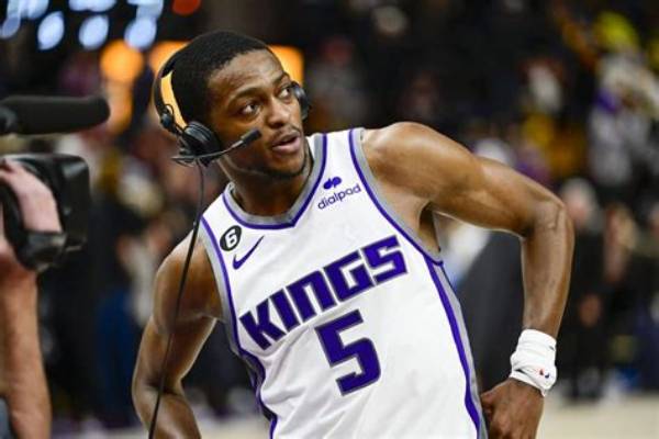 De'aaron Fox Net Worth, Age, Height, Bio, Birthday, Wiki!
