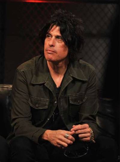 Dean Deleo Net Worth, Age, Height, Bio, Birthday, Wiki!