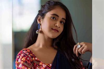 Deepthi Sunaina - Net Worth, Age, Height, Birthday, Bio, Wiki!