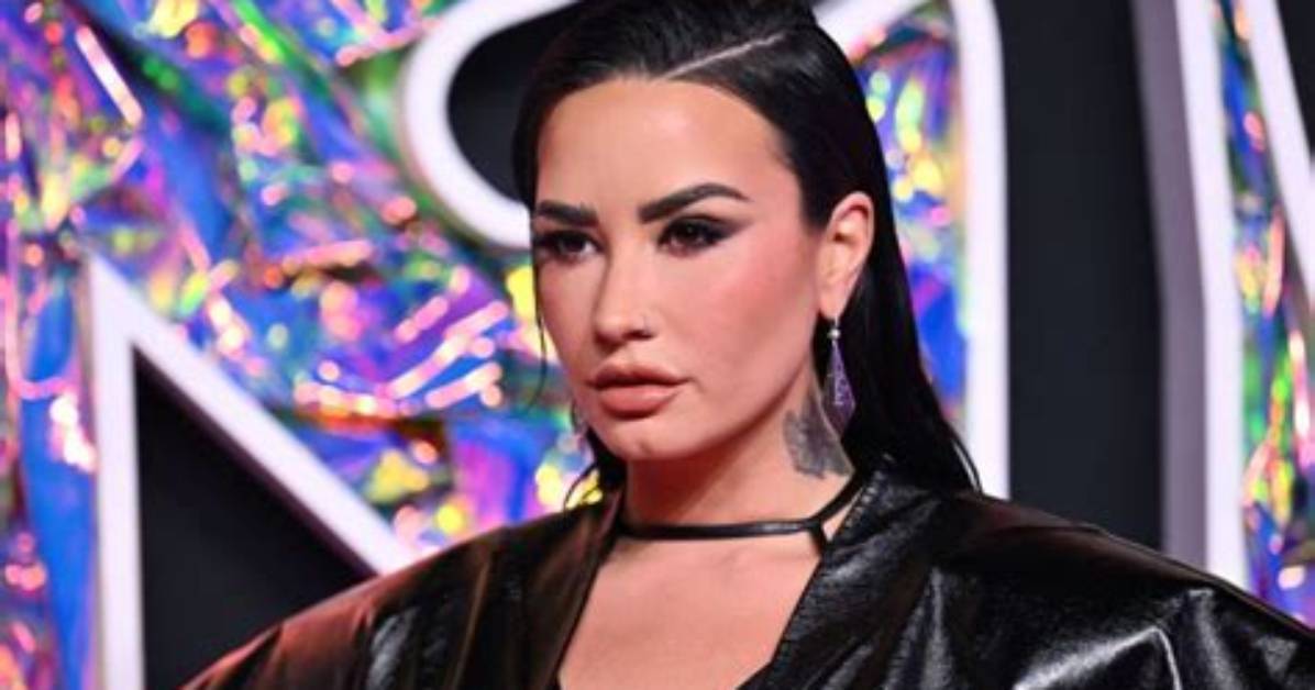 Demi Claus - Net Worth, Age, Height, Birthday, Bio, Wiki!