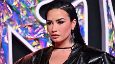 Demi Claus - Net Worth, Age, Height, Birthday, Bio, Wiki!