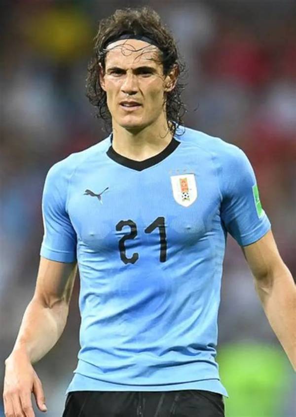 Edinson Cavani Net Worth, Age, Height, Bio, Birthday, Wiki!