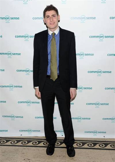 Eduardo Saverin - Net Worth, Age, Height, Birthday, Bio, Wiki!