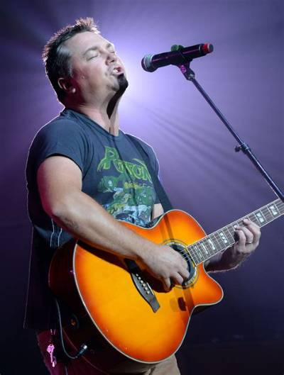Edwin Mccain Net Worth, Age, Height, Bio, Birthday, Wiki!