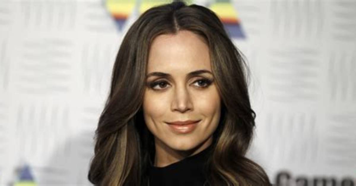 Eliza Dushku - Net Worth, Age, Height, Birthday, Bio, Wiki!
