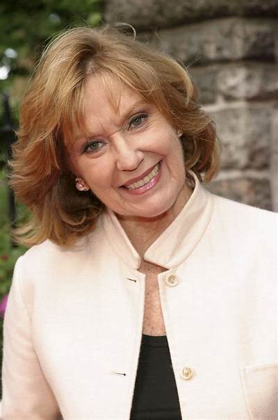 Elizabeth Hubbard Net Worth, Age, Height, Bio, Birthday, Wiki!