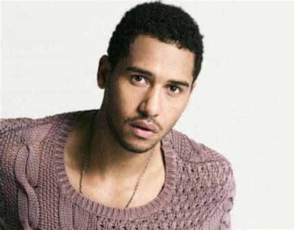 Elliot Knight Net Worth, Age, Height, Bio, Birthday, Wiki!
