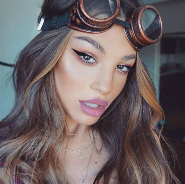 Ema Uta - Net Worth, Age, Height, Birthday, Bio, Wiki!