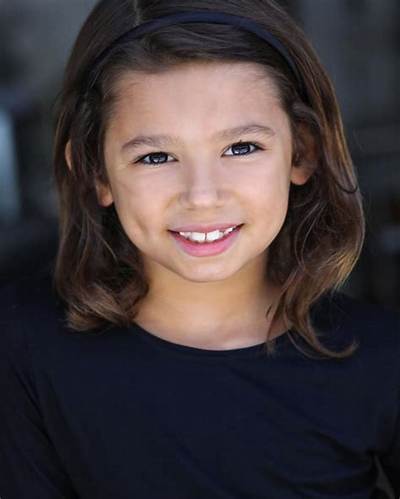 Emelia Golfieri - Net Worth, Age, Height, Birthday, Bio, Wiki!