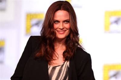 Emily Deschanel Net Worth, Age, Height, Bio, Birthday, Wiki!